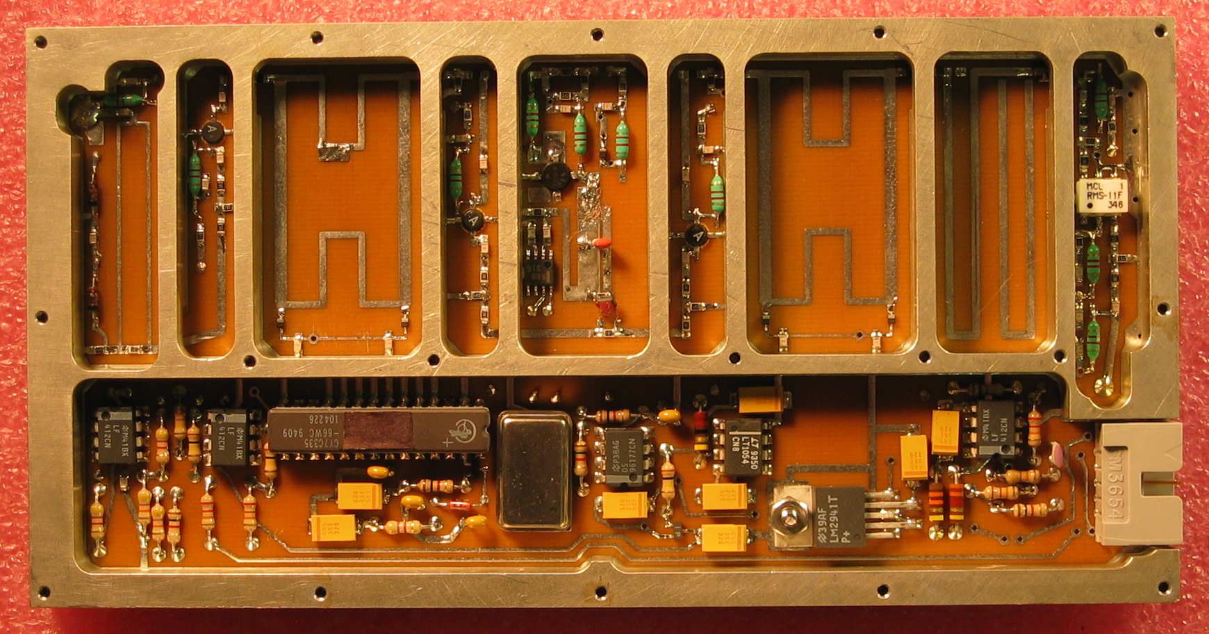 microwave moisture sensing assembly